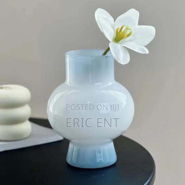 Beautiful Flowers Vase - thumbnail 2