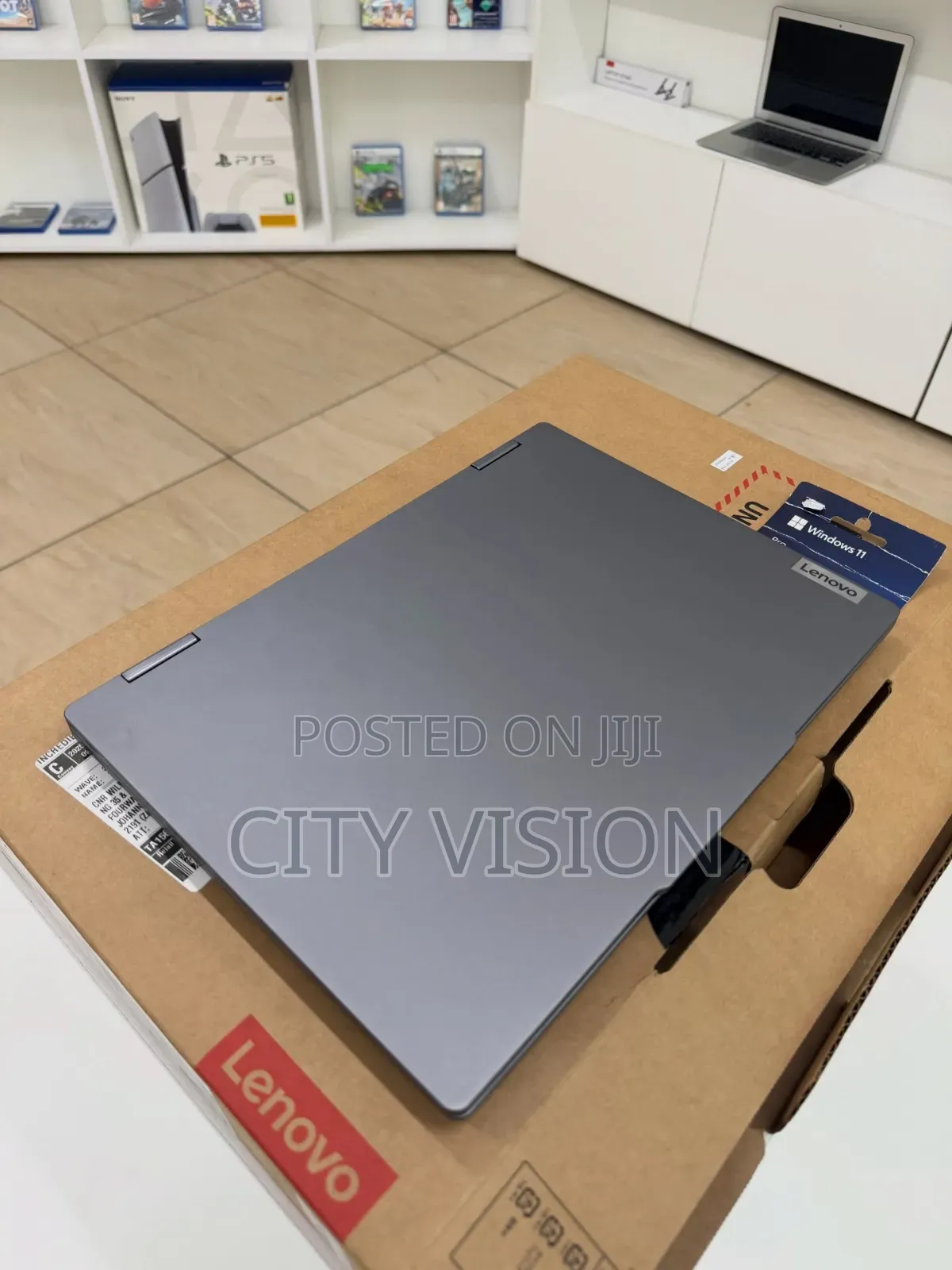 New Laptop Lenovo 8GB Intel Core Ultra 5 SSD 512GB