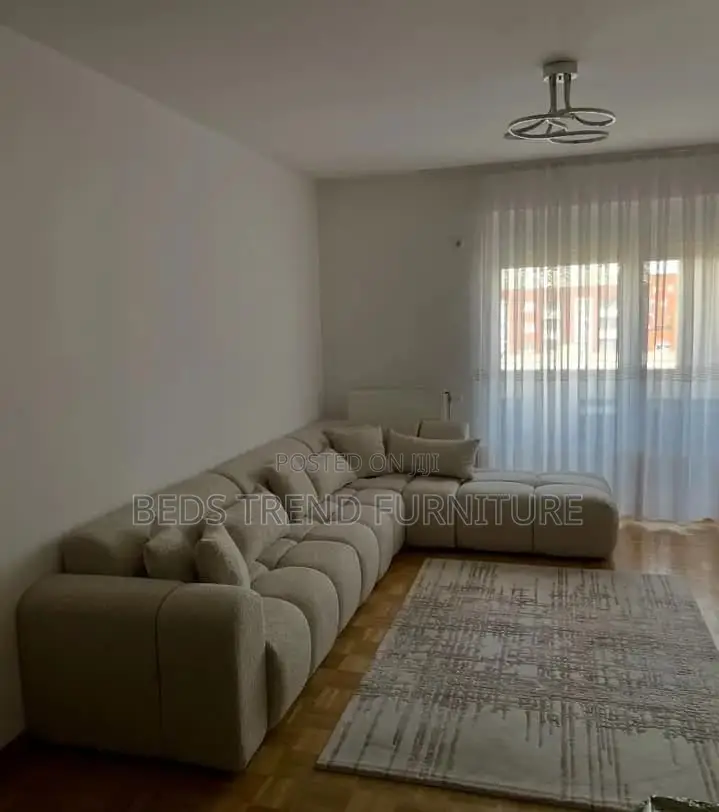 7-Seater L Seat Bubble Design Sofa With Centerpiece