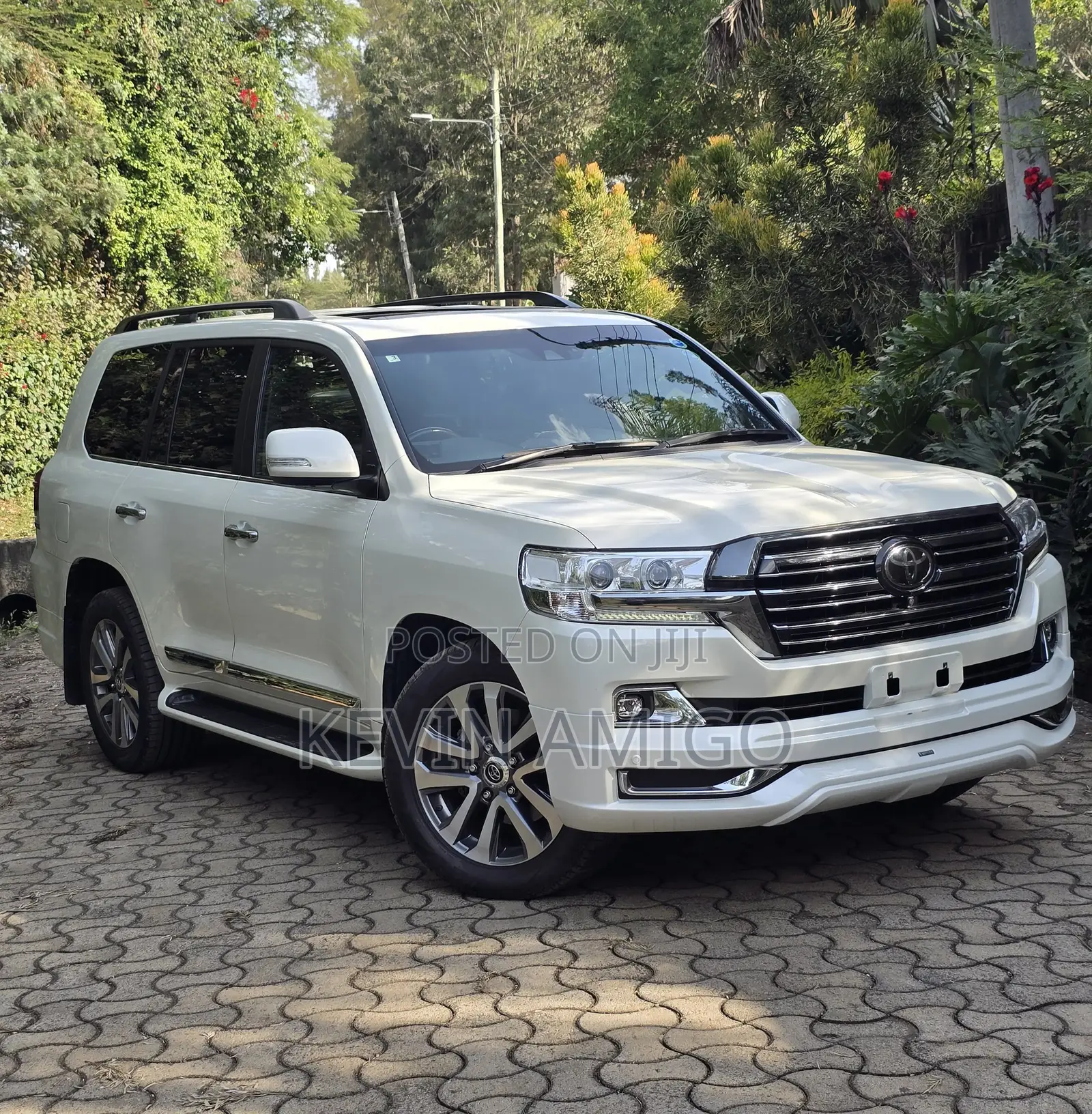 Toyota Land Cruiser 4.6 V8 ZX 2019 White