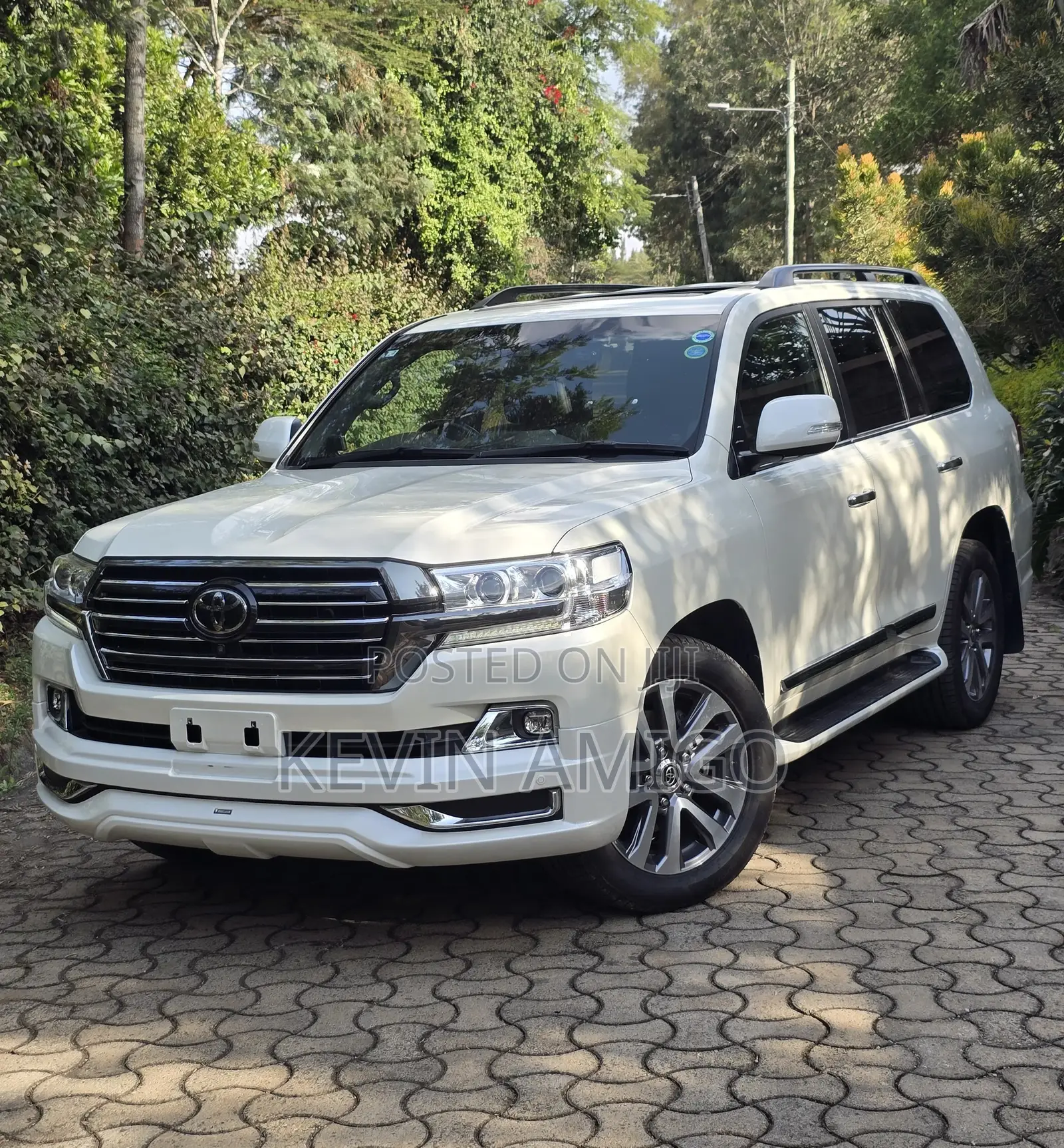 Toyota Land Cruiser 4.6 V8 ZX 2019 White