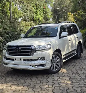 Toyota Land Cruiser 4.6 V8 ZX 2019 White
