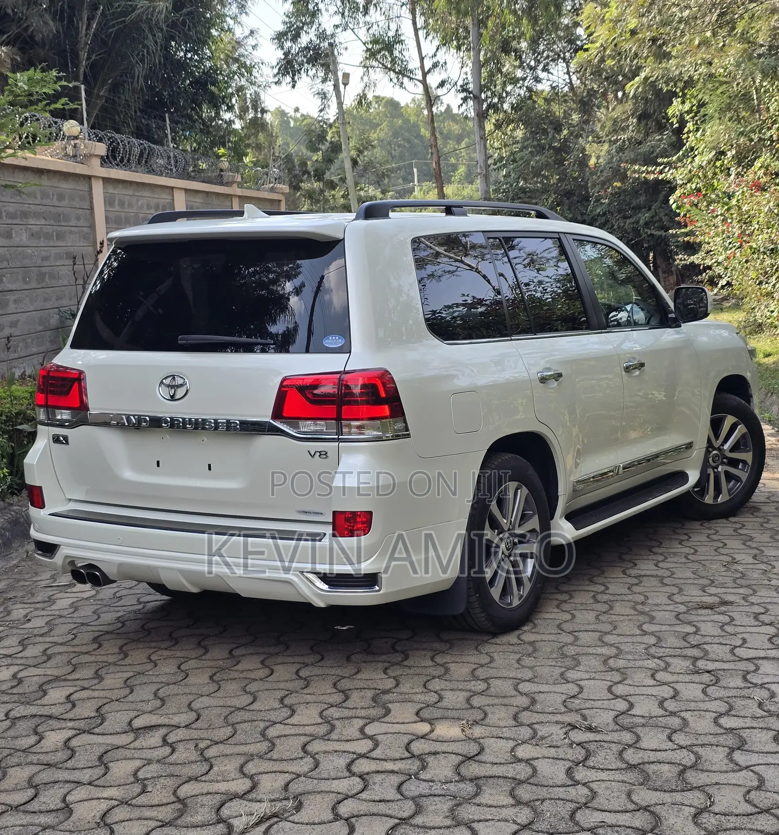 Toyota Land Cruiser 4.6 V8 ZX 2019 White