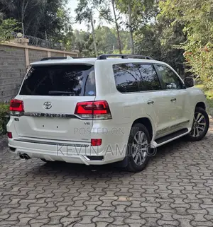 Toyota Land Cruiser 4.6 V8 ZX 2019 White