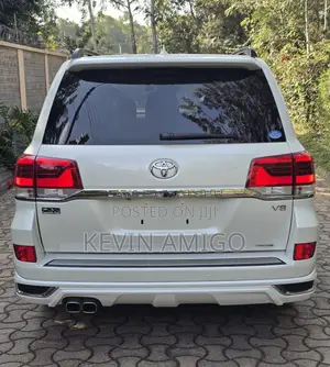Toyota Land Cruiser 4.6 V8 ZX 2019 White