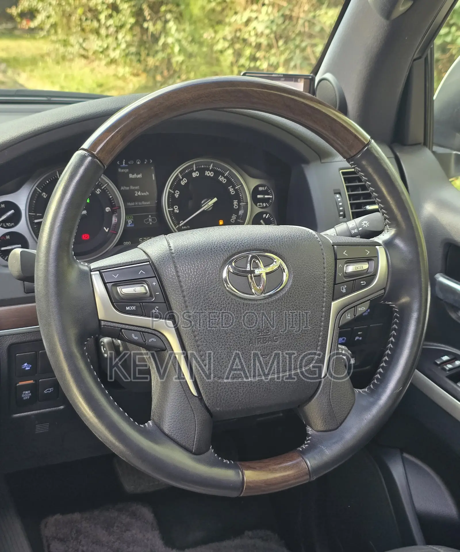 Toyota Land Cruiser 4.6 V8 ZX 2019 White