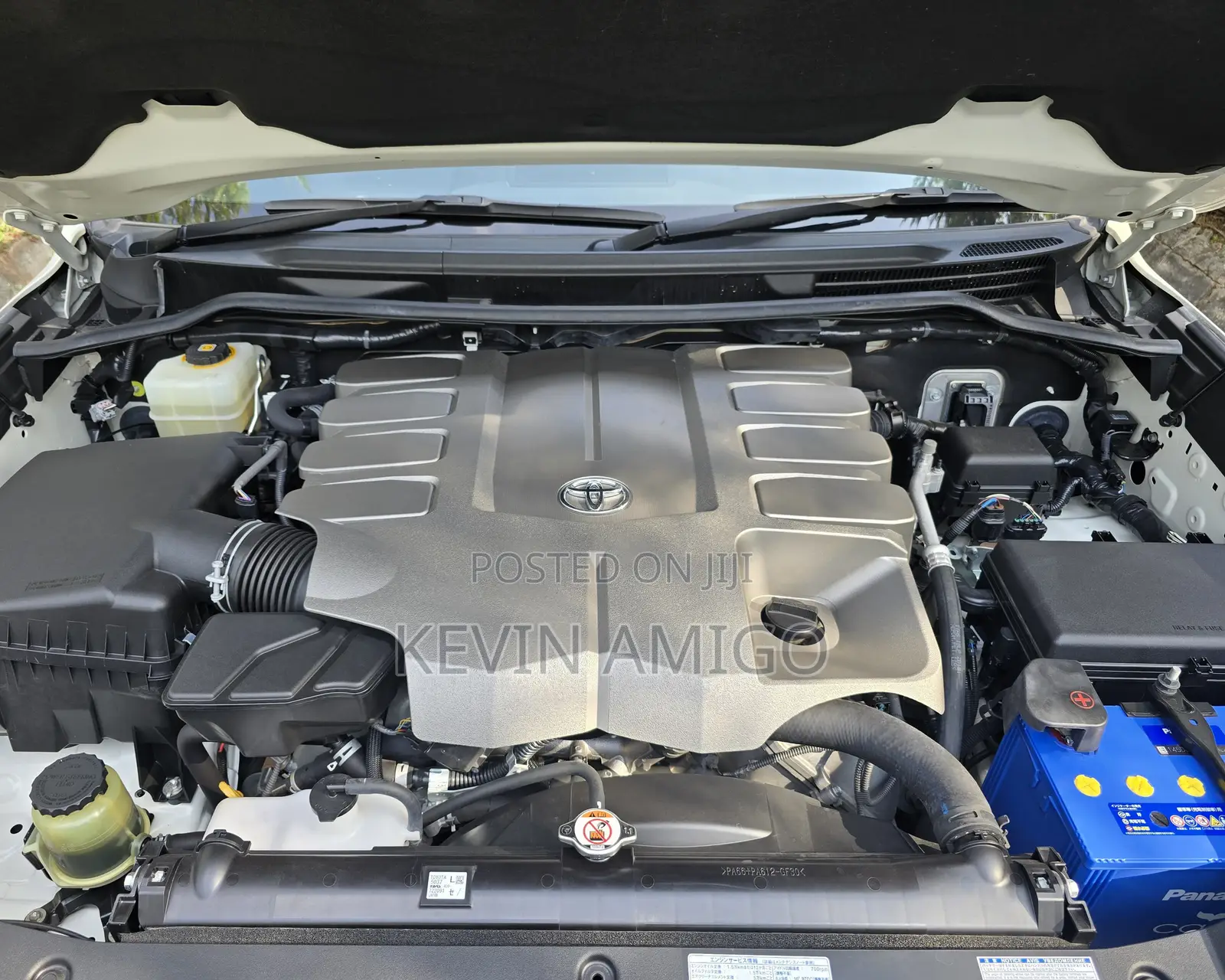 Toyota Land Cruiser 4.6 V8 ZX 2019 White