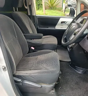 Toyota Noah 2012 Silver
