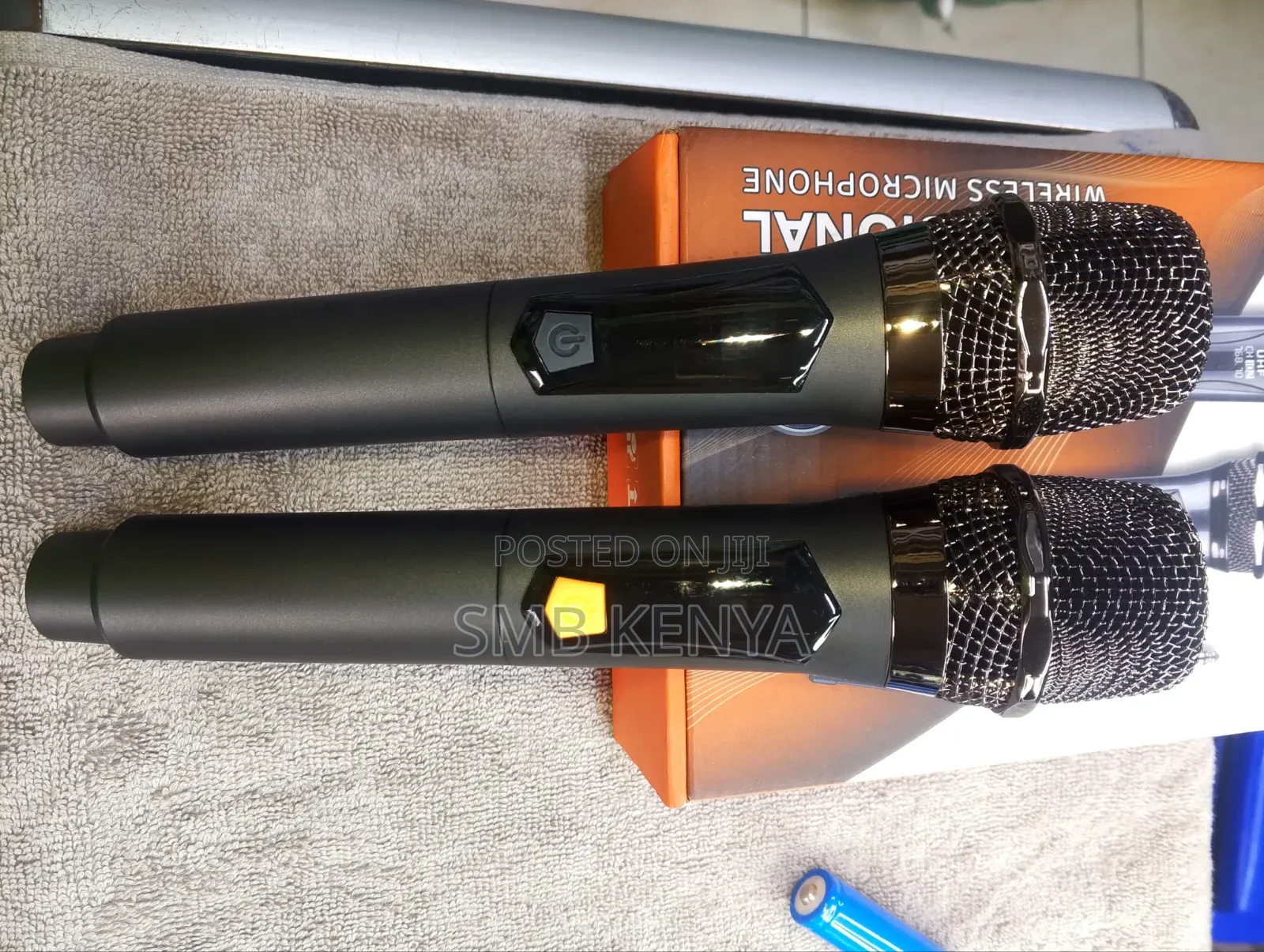 Dual Mic UHF Wireless Microphone