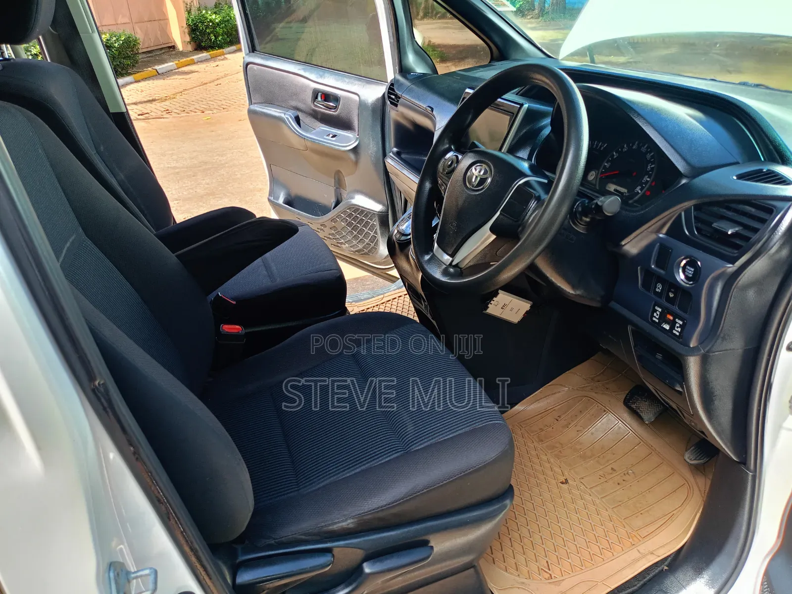 Toyota Voxy 2016 White