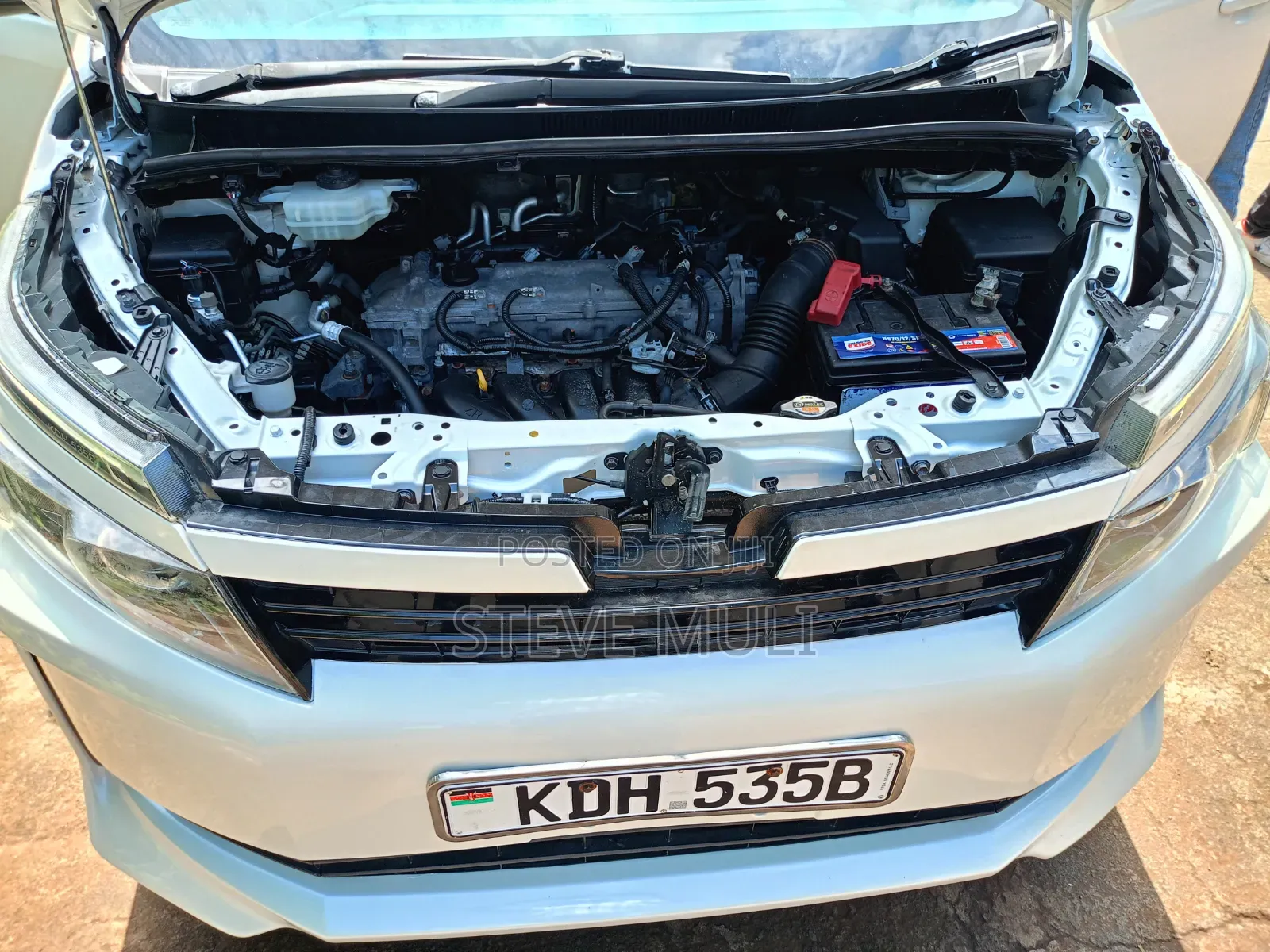 Toyota Voxy 2016 White