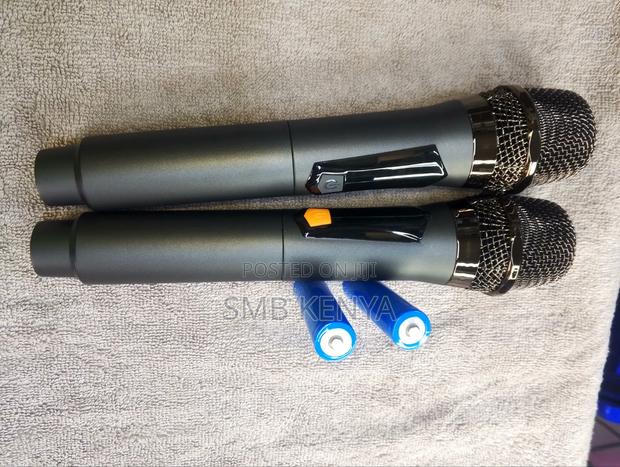 Rechargeable UHF Wireless Microphone and Receiver - thumbnail 2