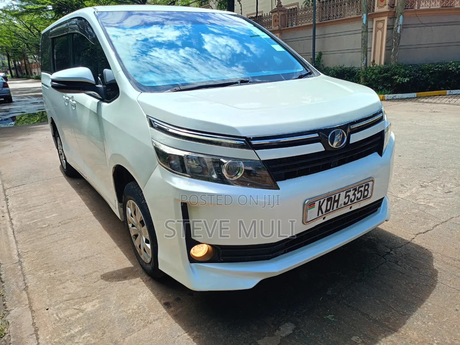 Toyota Voxy 2016 White
