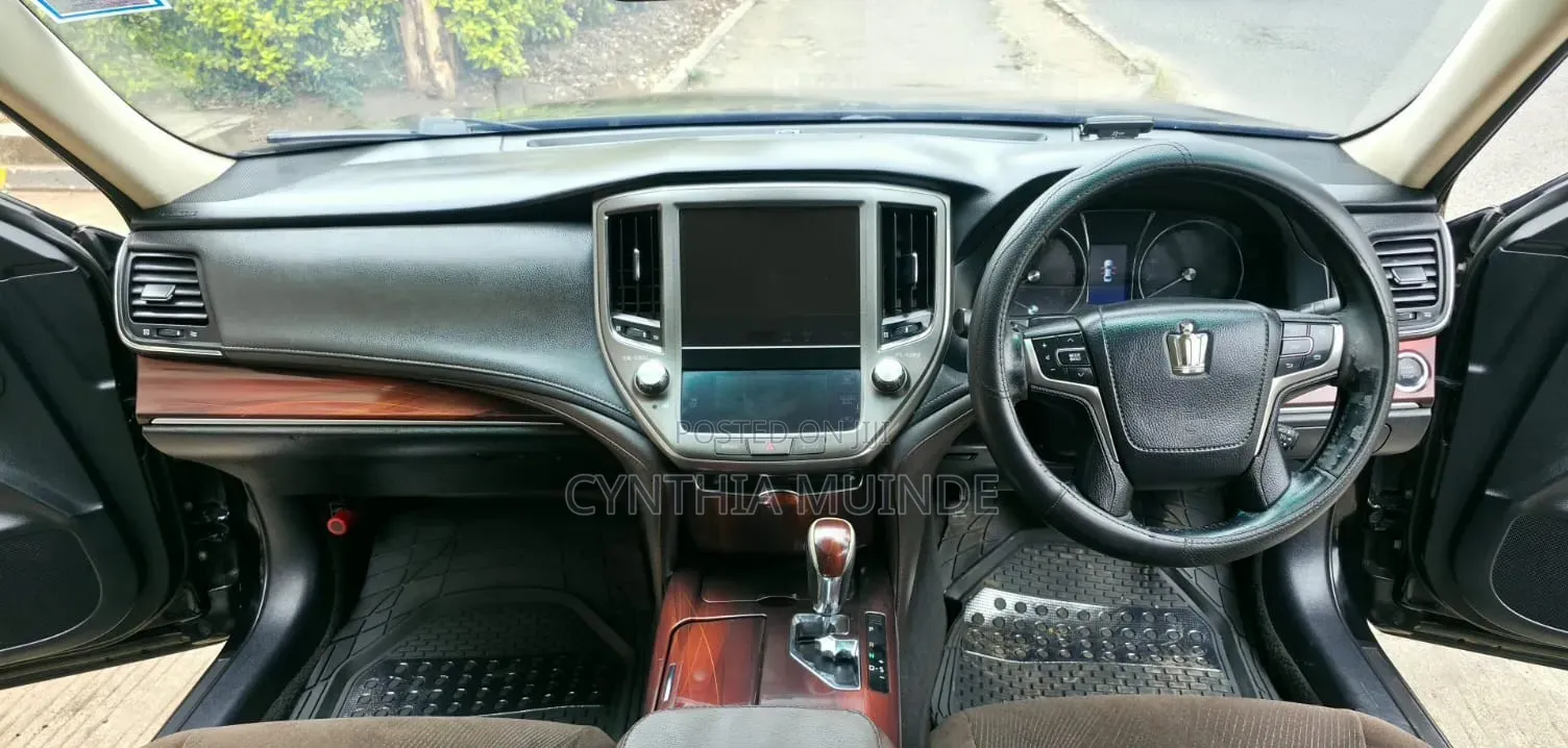 Toyota Crown 2013 Black