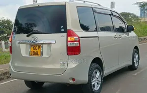 Toyota Noah 2011 Silver