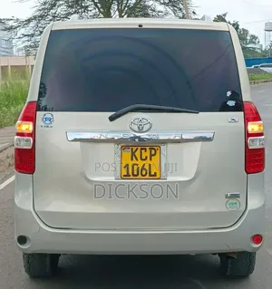 Toyota Noah 2011 Silver