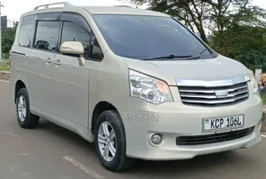Toyota Noah 2011 Silver