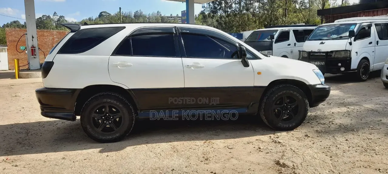 Toyota Harrier 2000 White