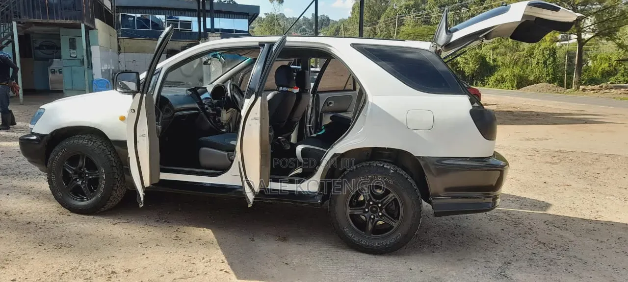 Toyota Harrier 2000 White