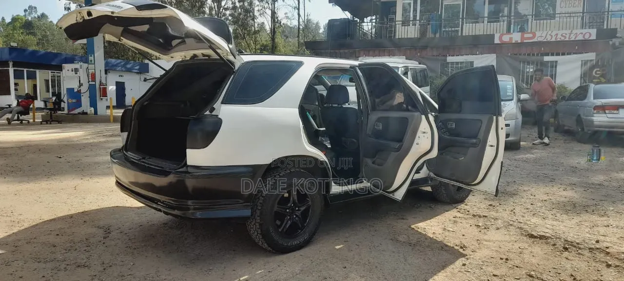 Toyota Harrier 2000 White