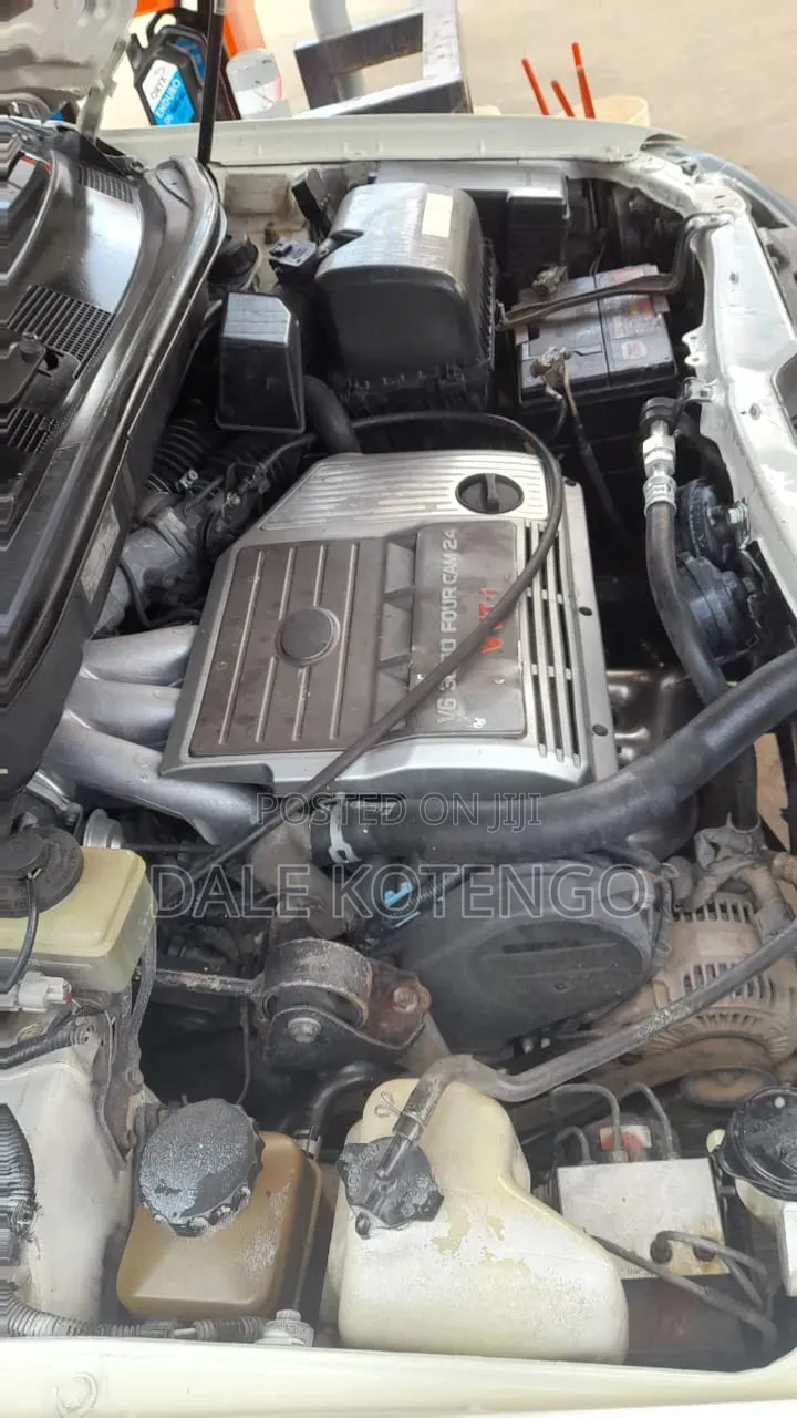 Toyota Harrier 2000 White