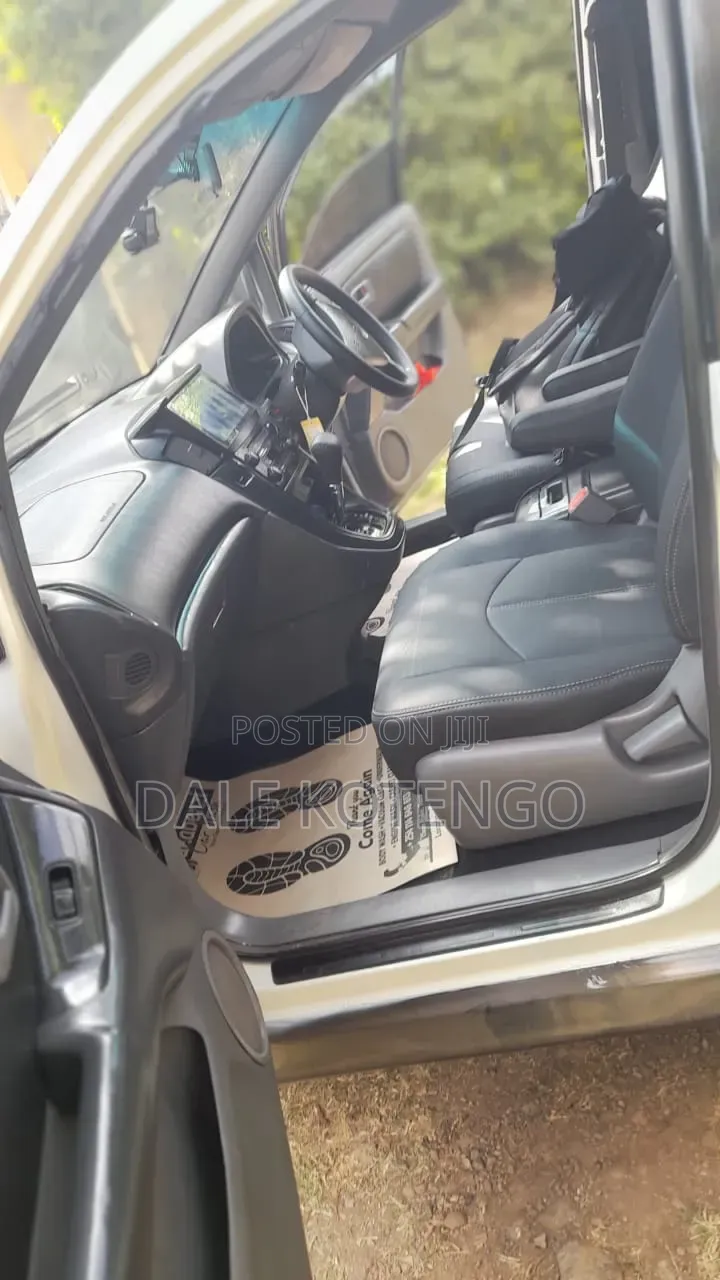 Toyota Harrier 2000 White