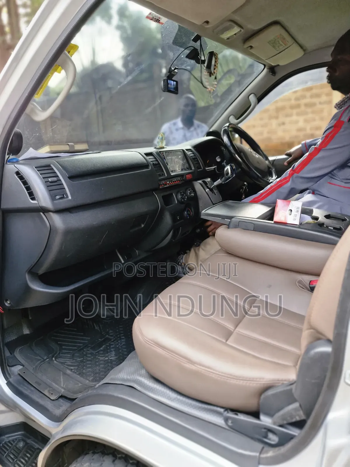 Toyota HiAce 2016 Silver