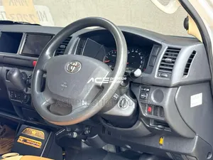 Toyota HiAce 2019 Silver
