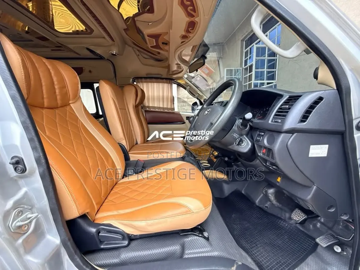 Toyota HiAce 2019 Silver
