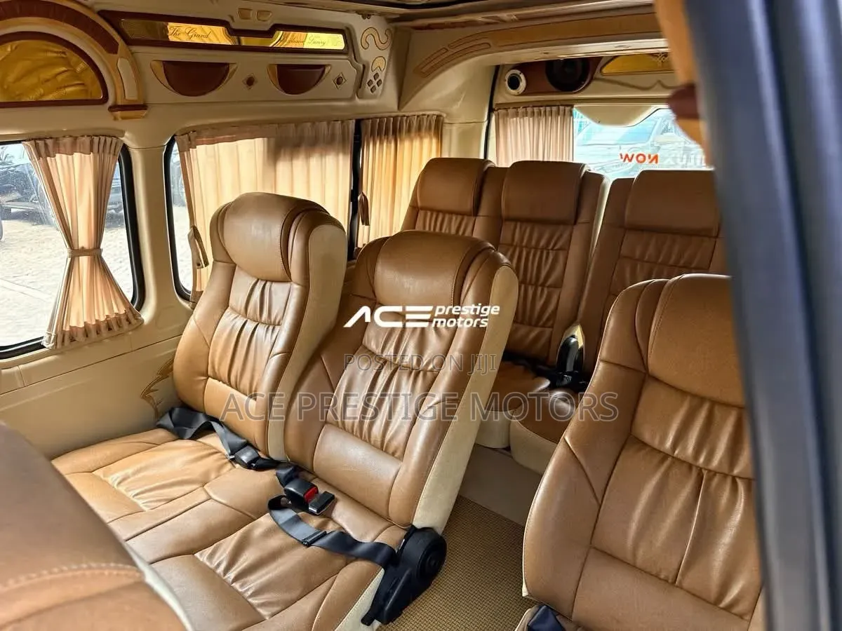 Toyota HiAce 2019 Silver