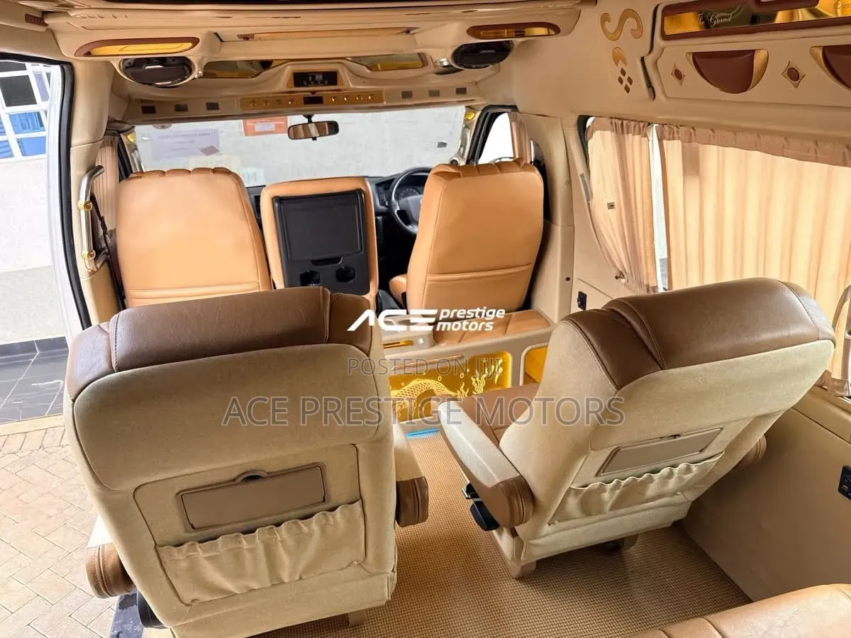 Toyota HiAce 2019 Silver