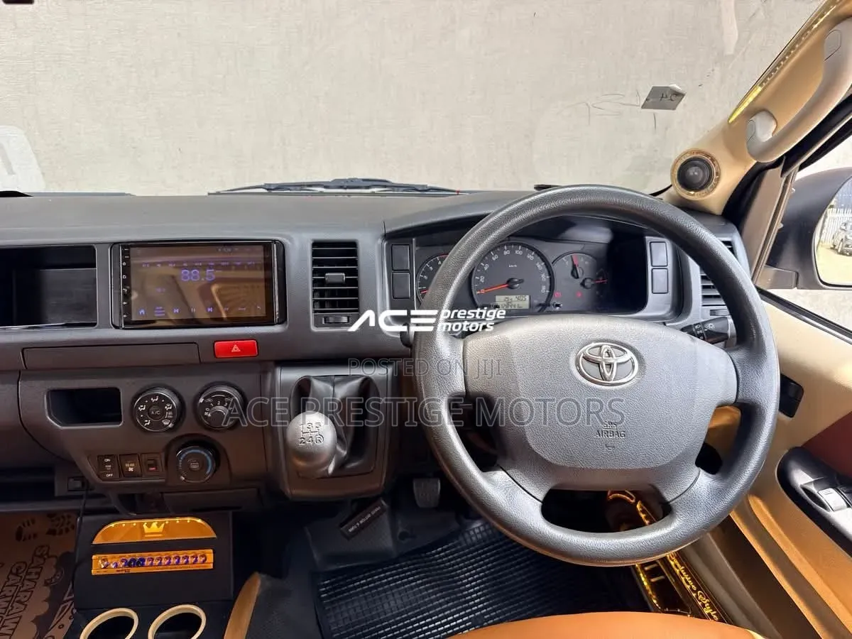 Toyota HiAce 2019 Silver