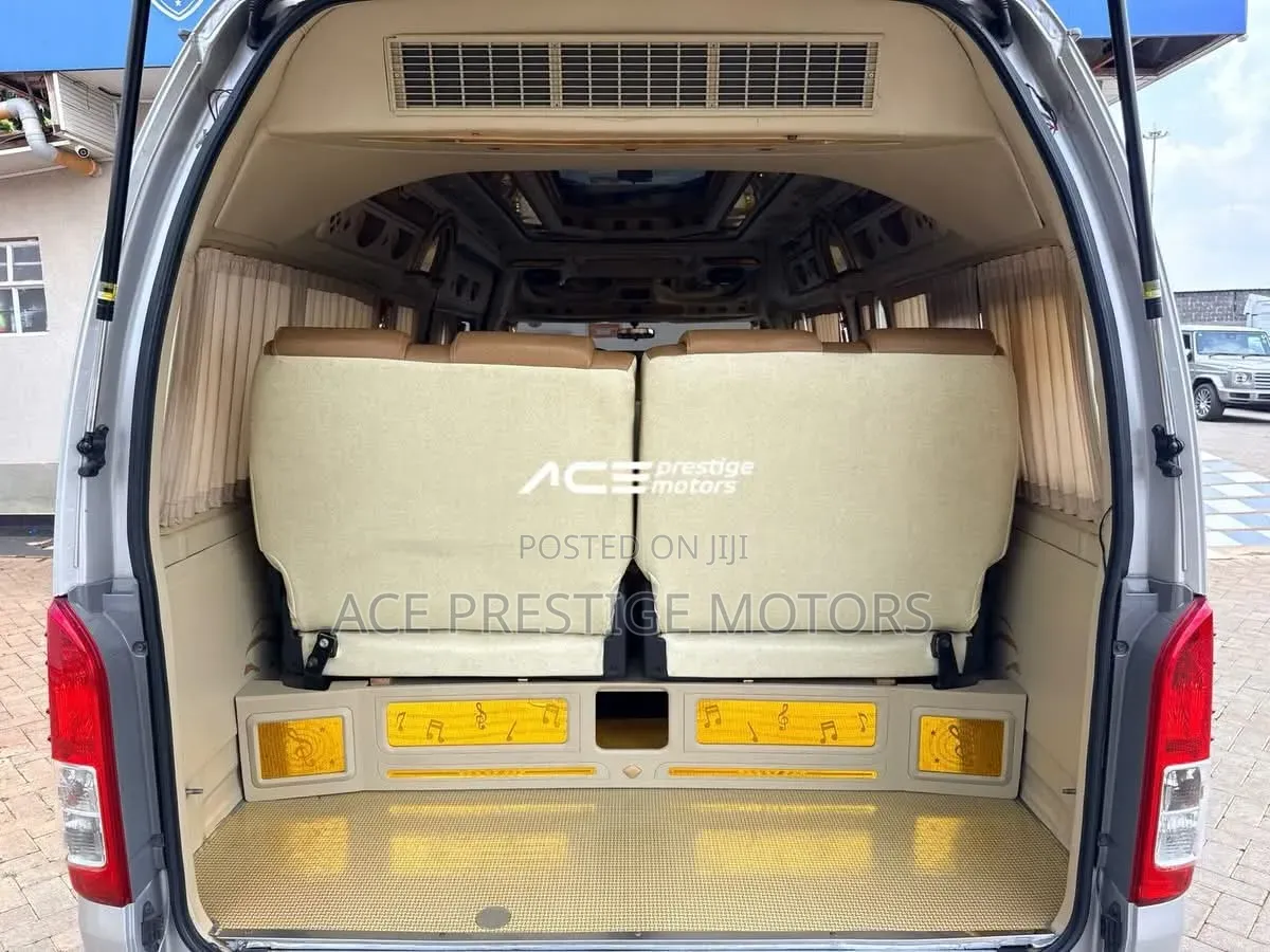 Toyota HiAce 2019 Silver