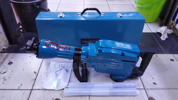 Makita Demolisher With Anti- Vibration Handle - main view
