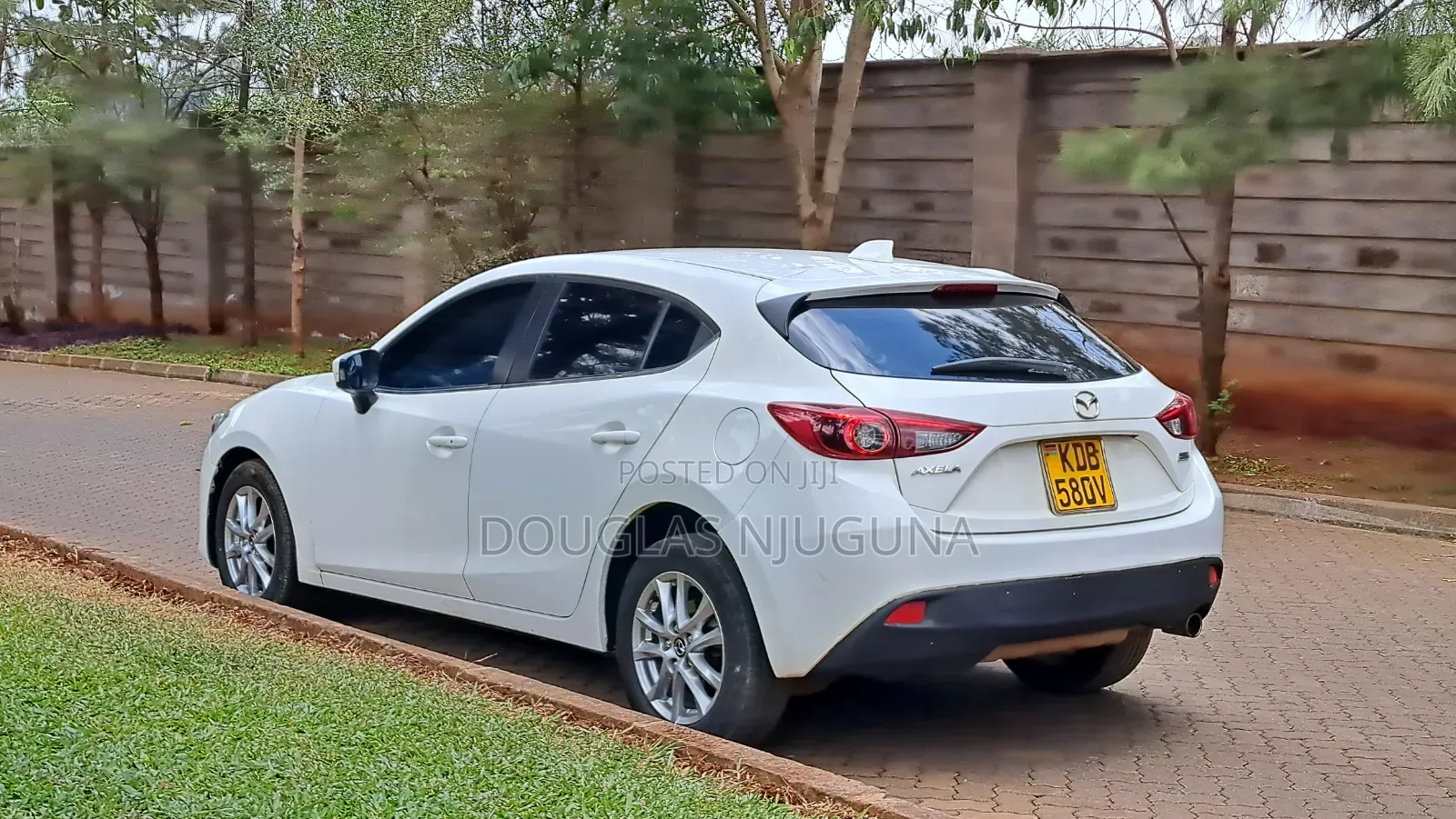 Mazda Axela SV Premium 2014 White