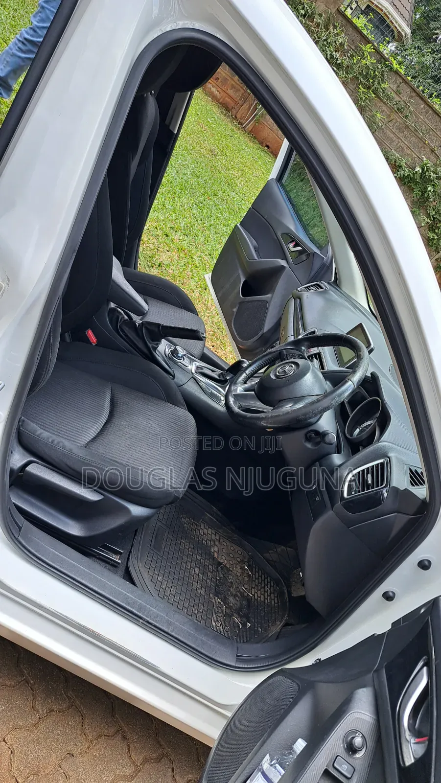 Mazda Axela SV Premium 2014 White
