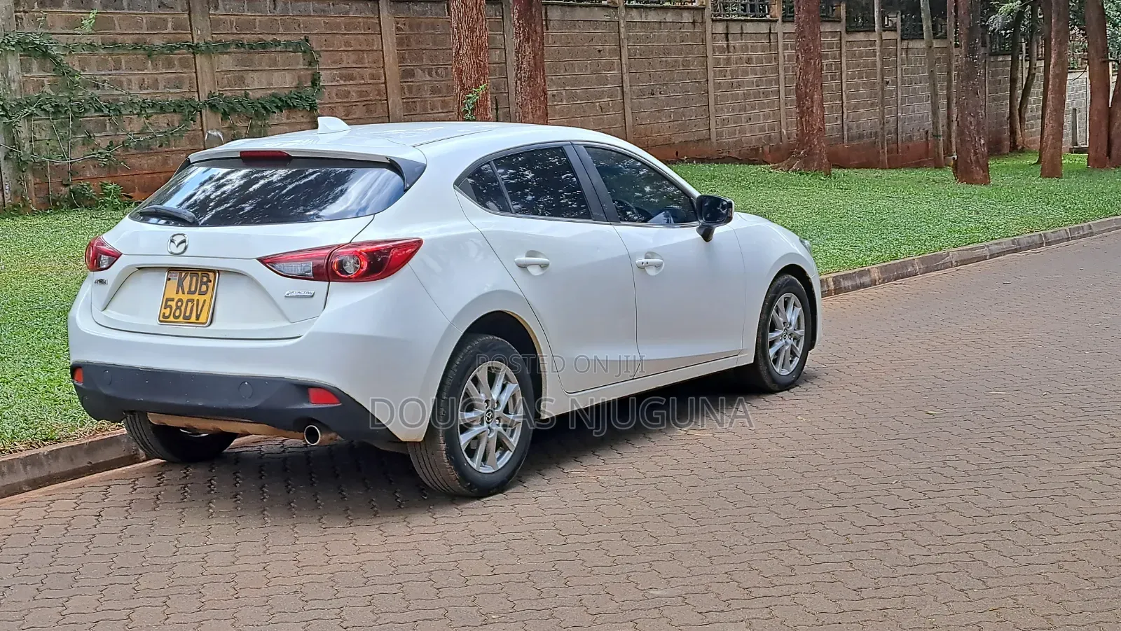 Mazda Axela SV Premium 2014 White