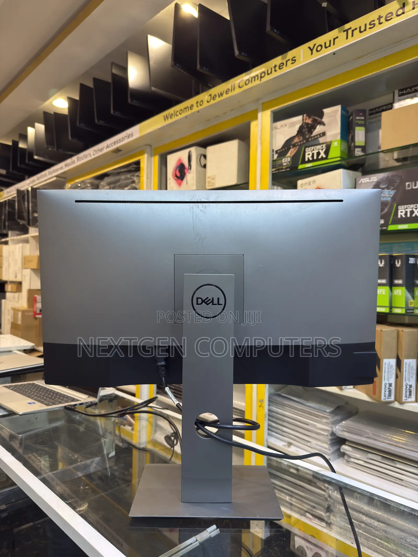 Dell U2718Q 27” (3840 X 2160p) IPS Frameless Monito