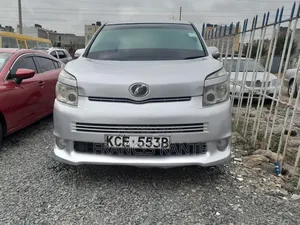 Toyota Noah 2010 White