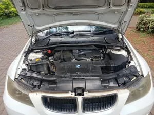 BMW 320i 2009 White