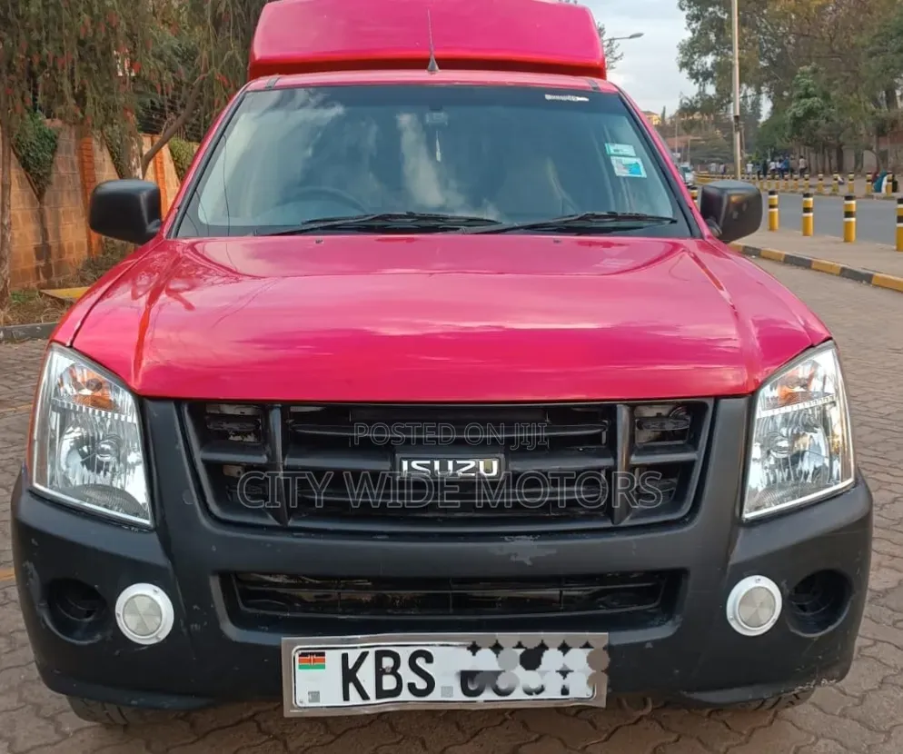 Isuzu D-MAX 2011 Red