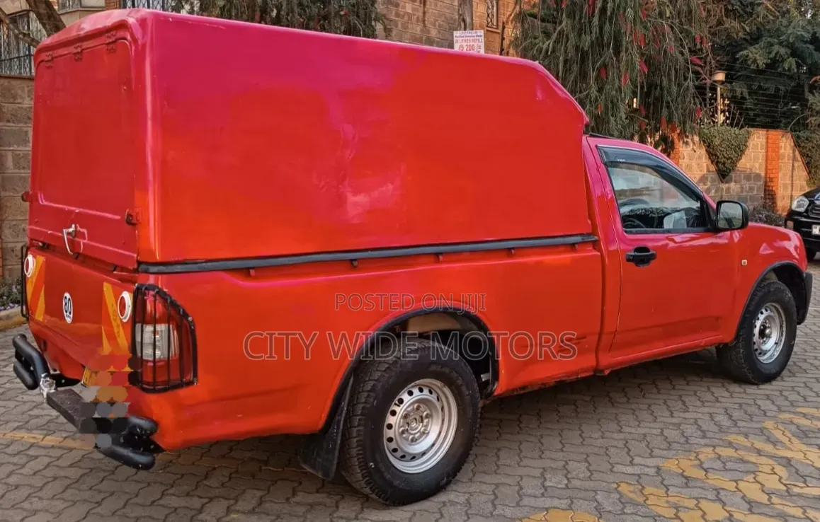 Isuzu D-MAX 2011 Red