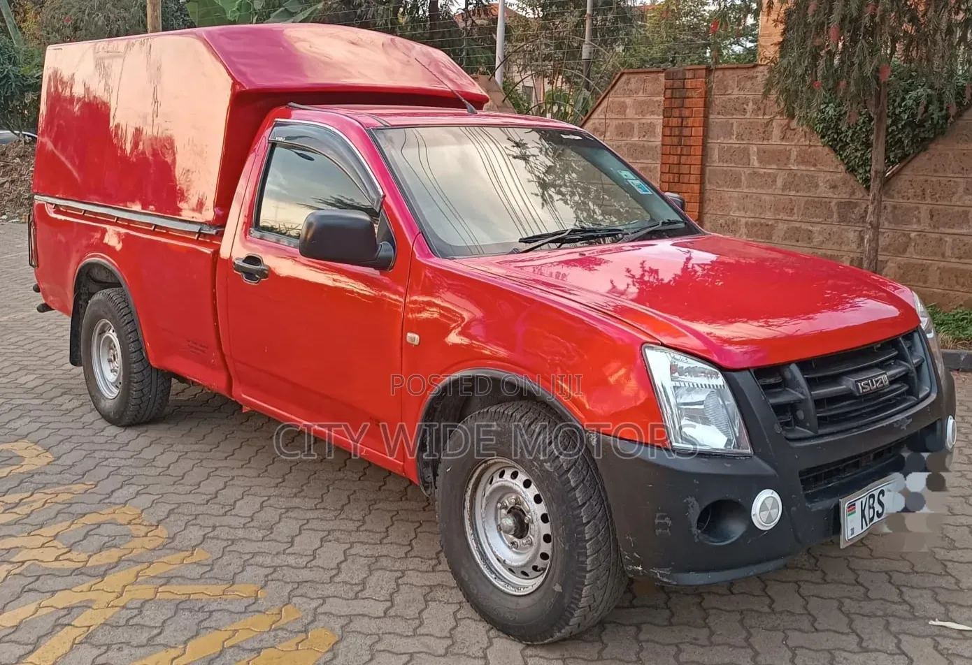 Isuzu D-MAX 2011 Red