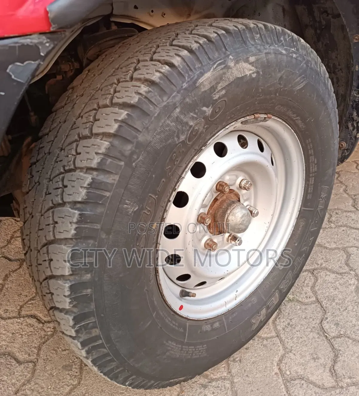 Isuzu D-MAX 2011 Red
