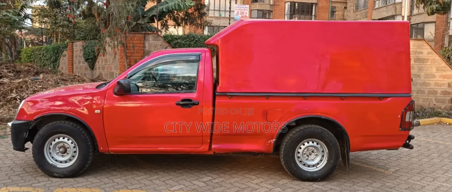 Isuzu D-MAX 2011 Red