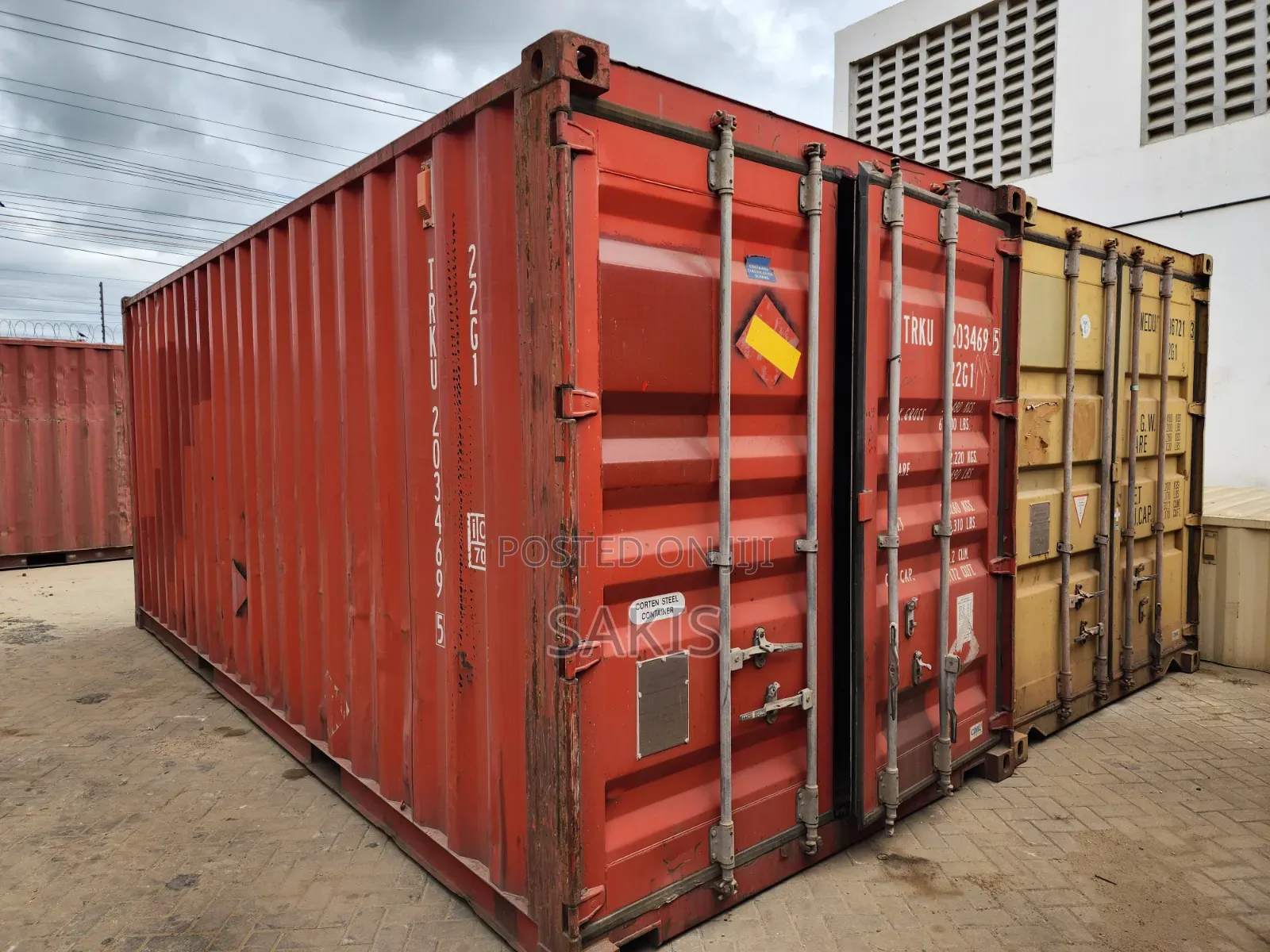 Deal Kali! 20-Foot Shipping Containers in Stock