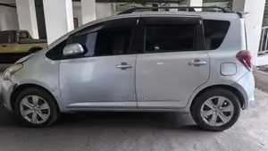 Toyota Ractis 2010 Silver