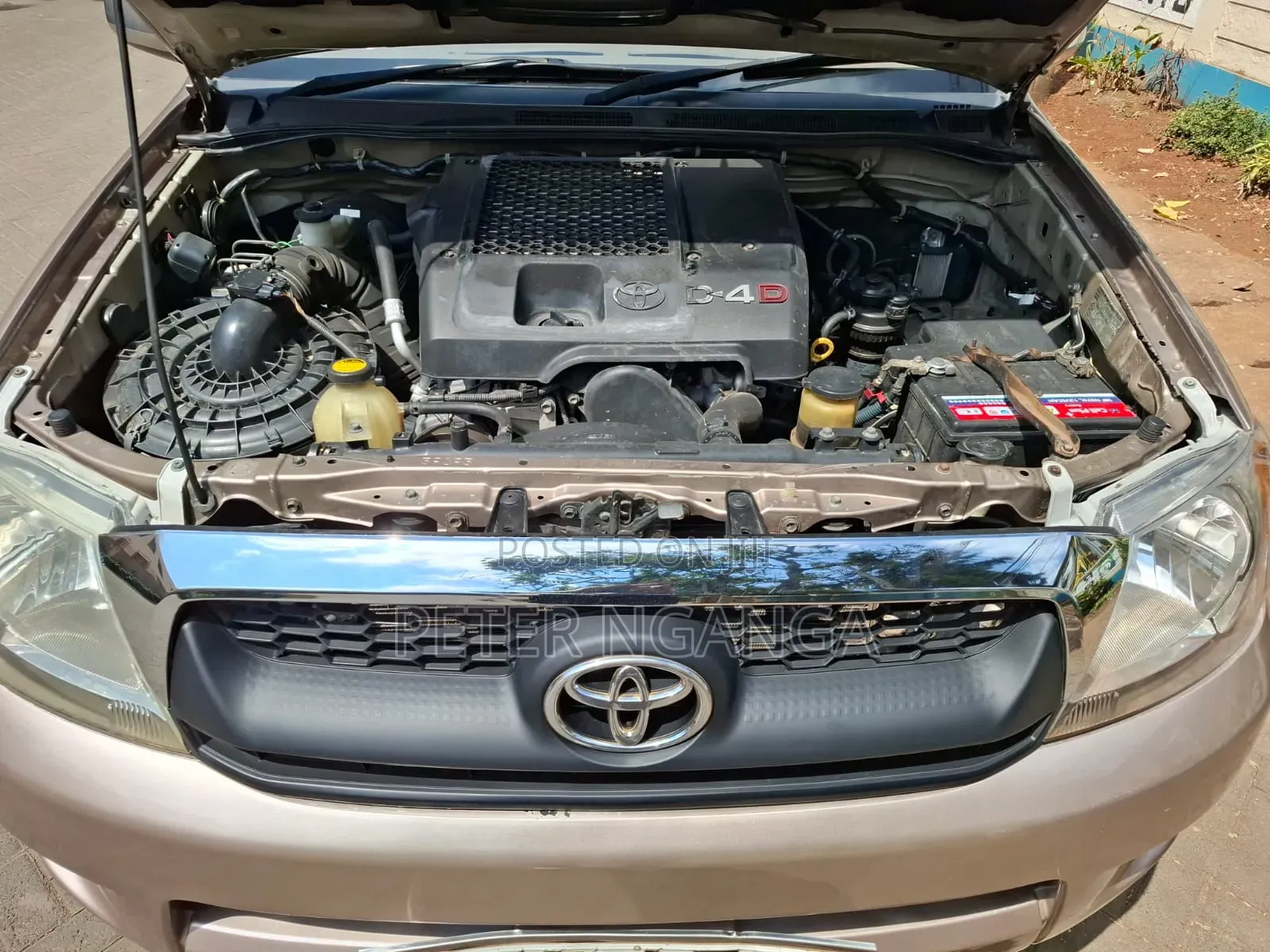 Toyota Hilux 2004 Gold
