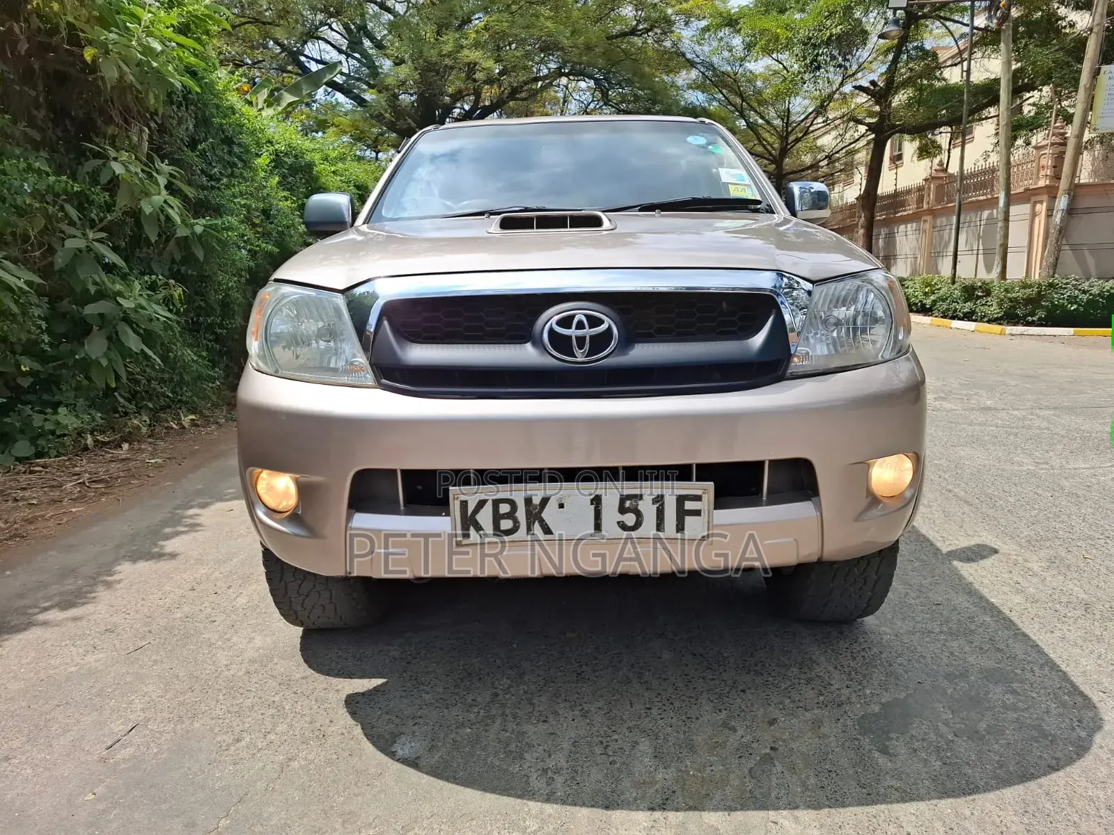Toyota Hilux 2004 Gold