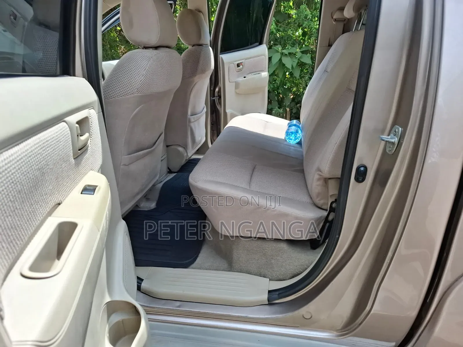 Toyota Hilux 2004 Gold